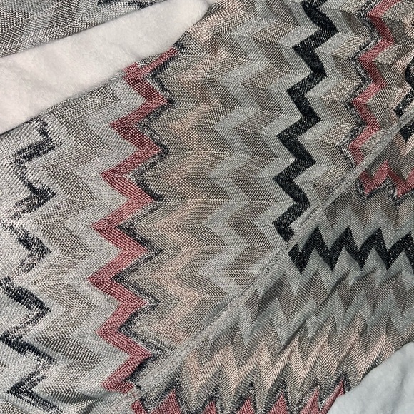 White House Black Market Chevron Long Sleeve in Pink, Black, and Cream - Picture 5 of 13